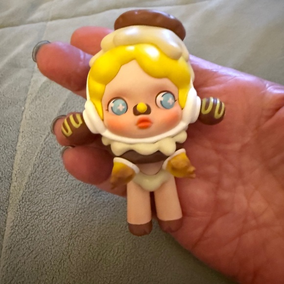 Discontinued Candy Monster Town Toy Skullpanda Cover girl - Picture 2 of 5